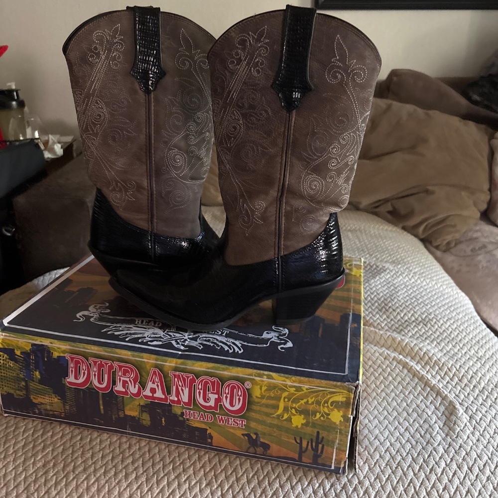 Boot - Picture 2 of 3